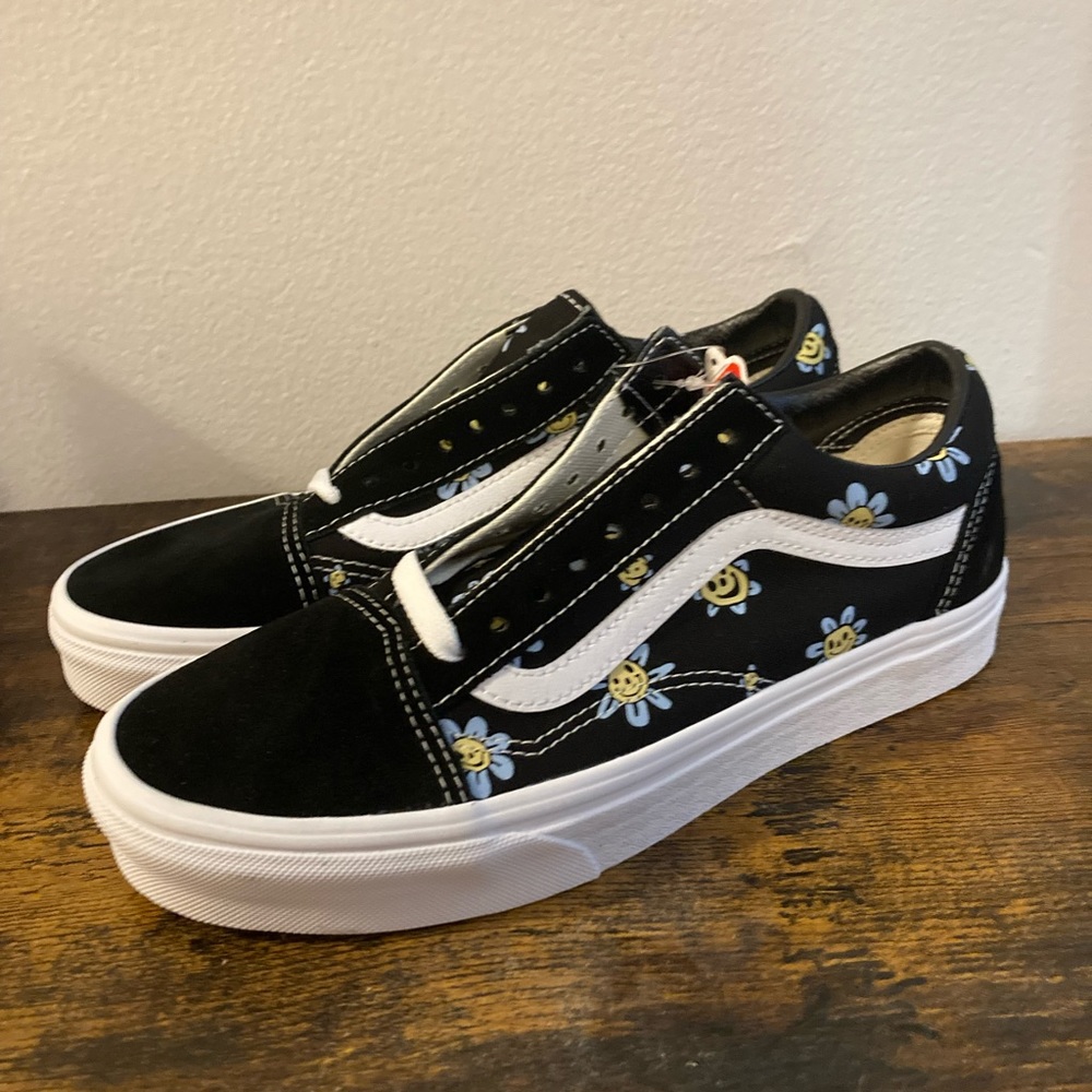 Trippy Grin Floral Black Old Skool Vans New With Box Never Worn Women’s Size 8
